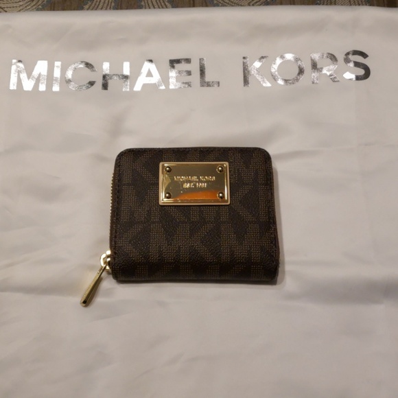 Authentic Michael Kors wallet - Picture 1 of 7